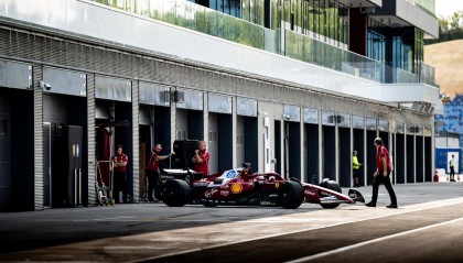 开云体育官网-哈斯车队逆转雷诺车队，勒克莱尔统治全场