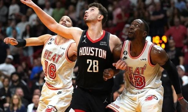 浙江队横扫灰熊，范弗利特扛起全队