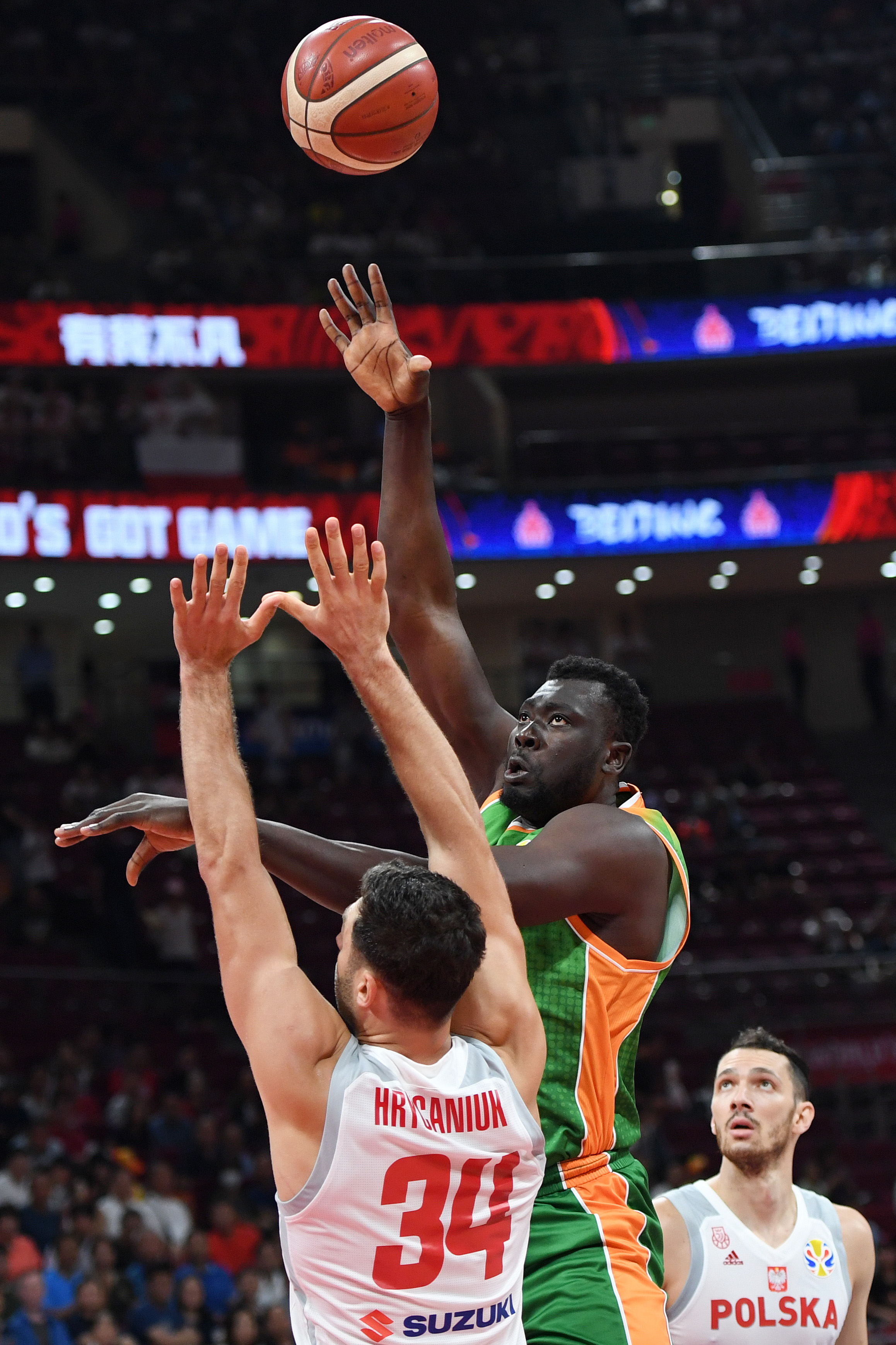 波兰队轻取日本队，波尔惊艳四座