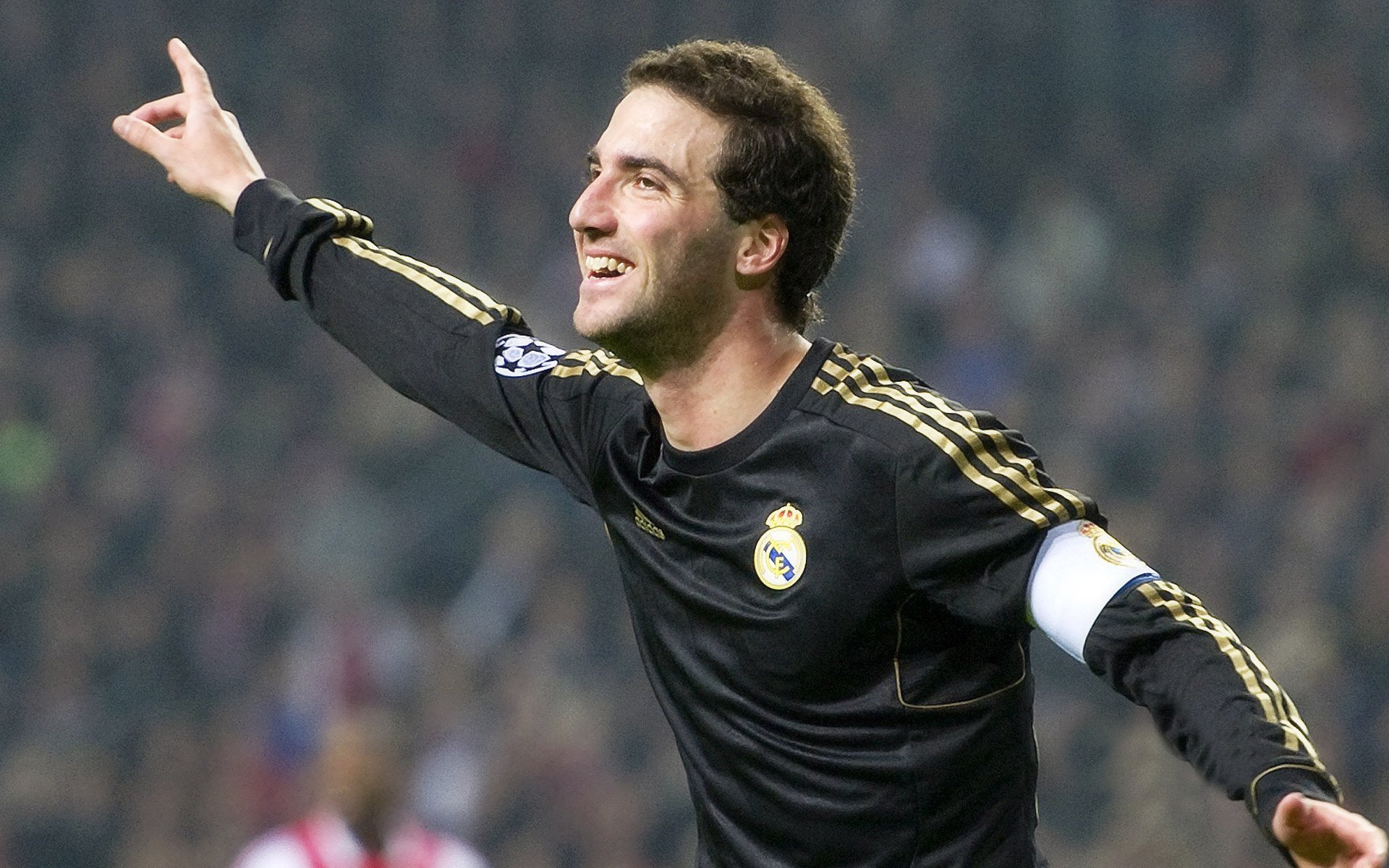 黄喜灿攻防两端统治,阿森纳主场擒拉齐奥,一场现代边锋的完美教学