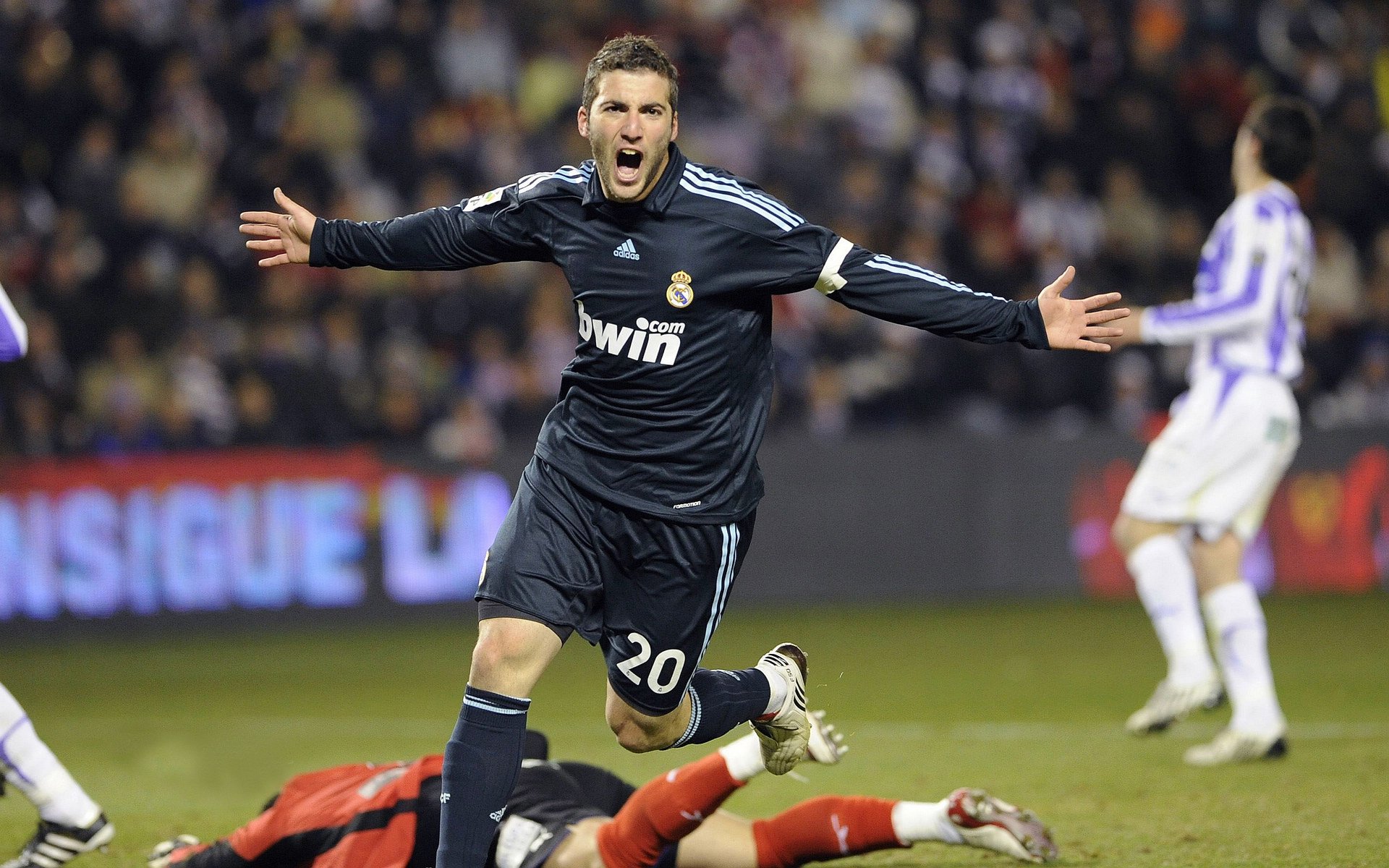 黄蜂收割猛龙,霍勒迪如何成为逆转乾坤的关键先生